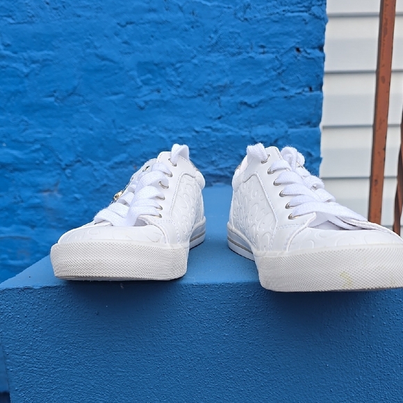 GBG Los Angeles White Sneakers with Gold Details - Picture 2 of 4